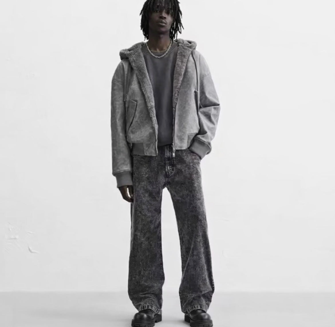 Chaqueta urbana de invierno con capucha y cierre frontal